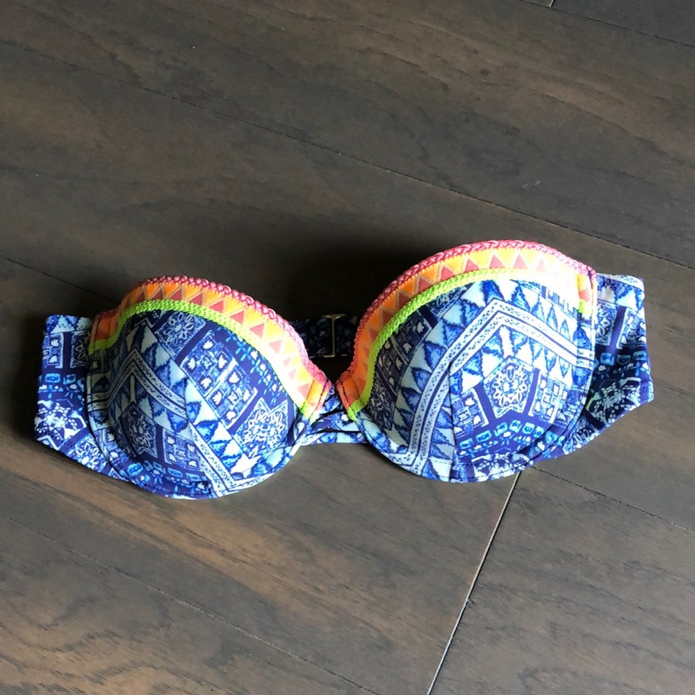 Strapless printed bikini top